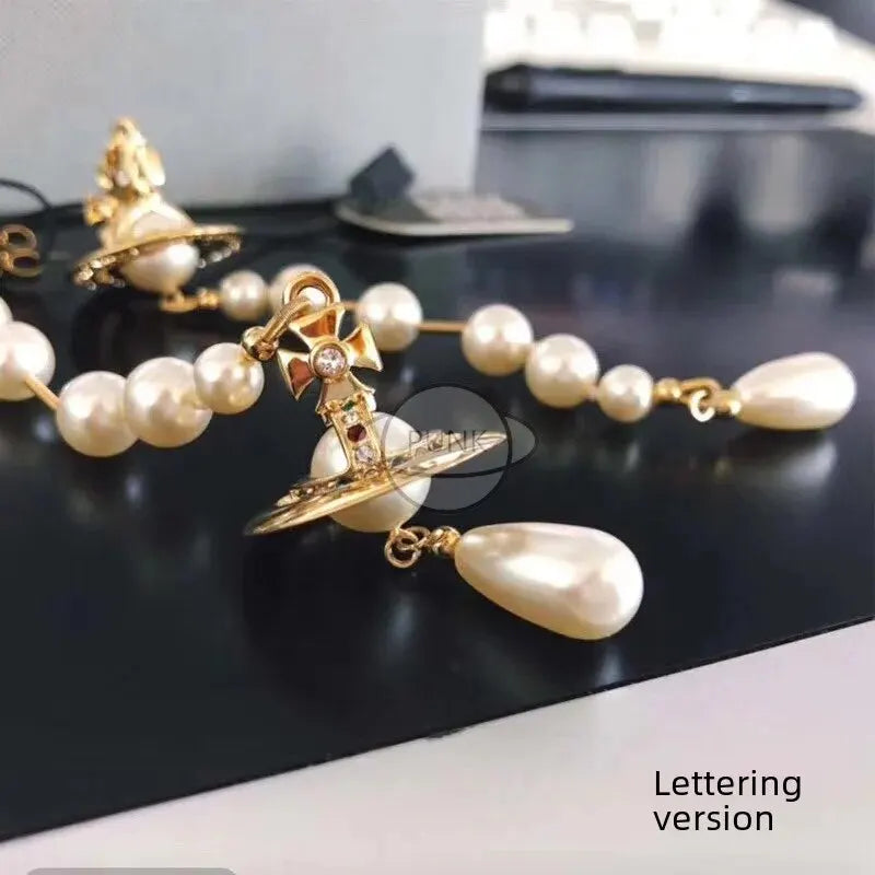 Vivienne Westwood Star World Love Western Asymmetric Broken Pearl 3D Spaceship Earrings High End Version Logo Letter Model